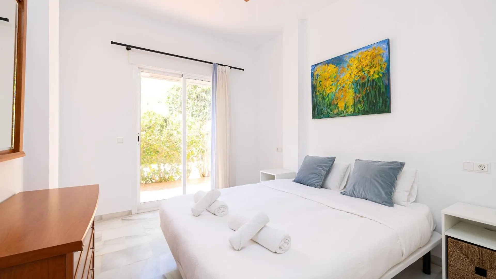 Dunas Beach Garden, Marbella 3 Beds, 100 Mts From The Sea 0*,  İspanya