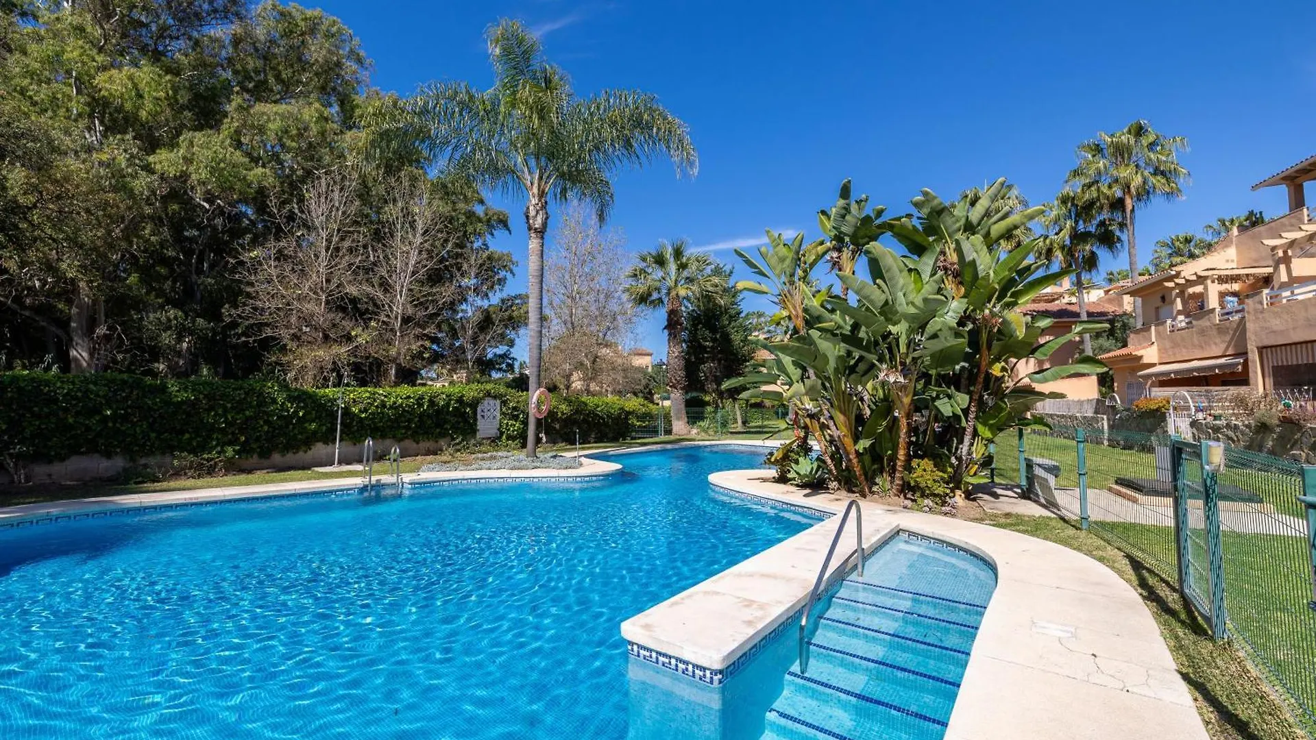 Dunas Beach Garden, Marbella 3 Beds, 100 Mts From The Sea Daire