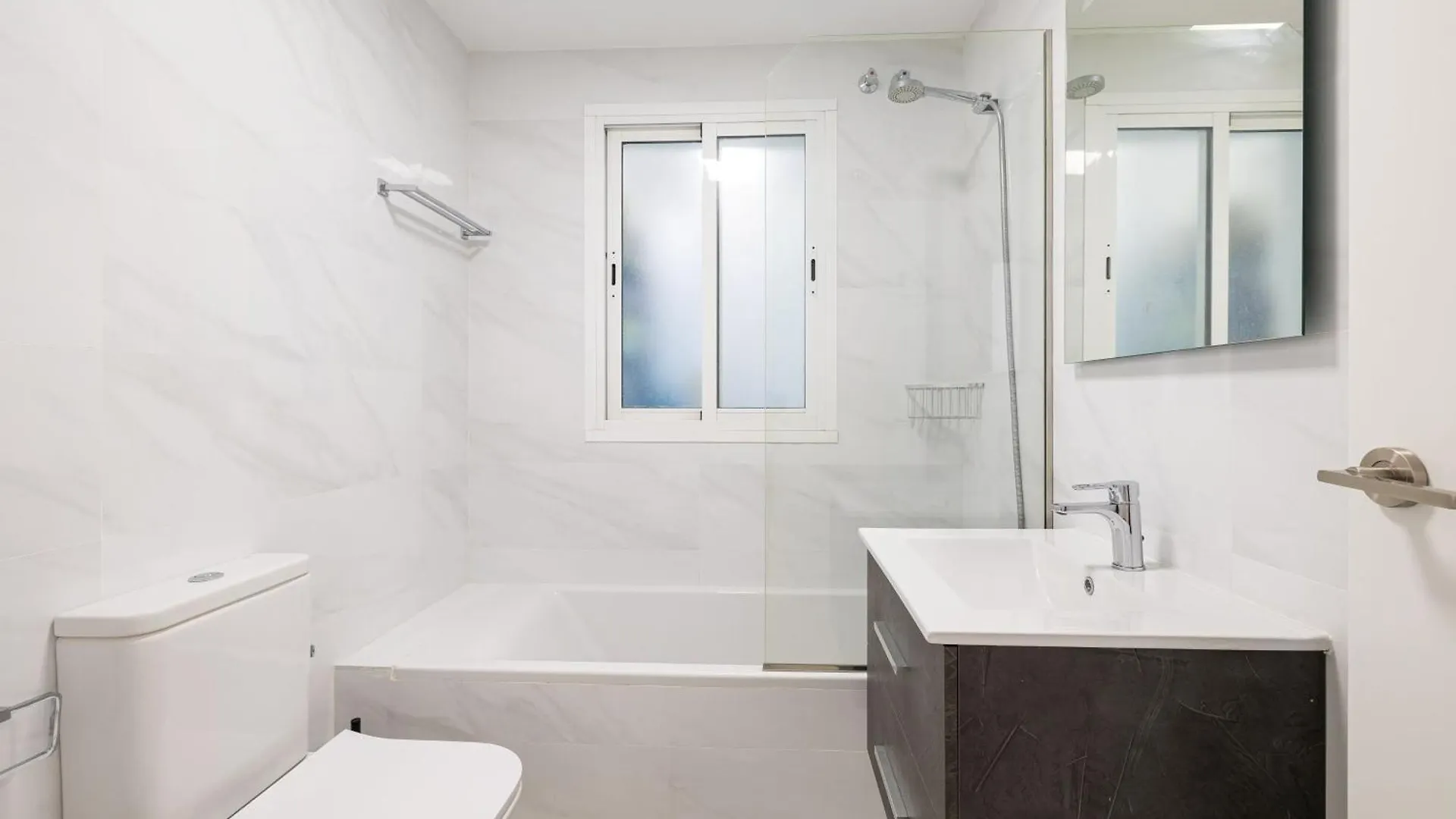 Dunas Beach Garden, Marbella 3 Beds, 100 Mts From The Sea 0*,