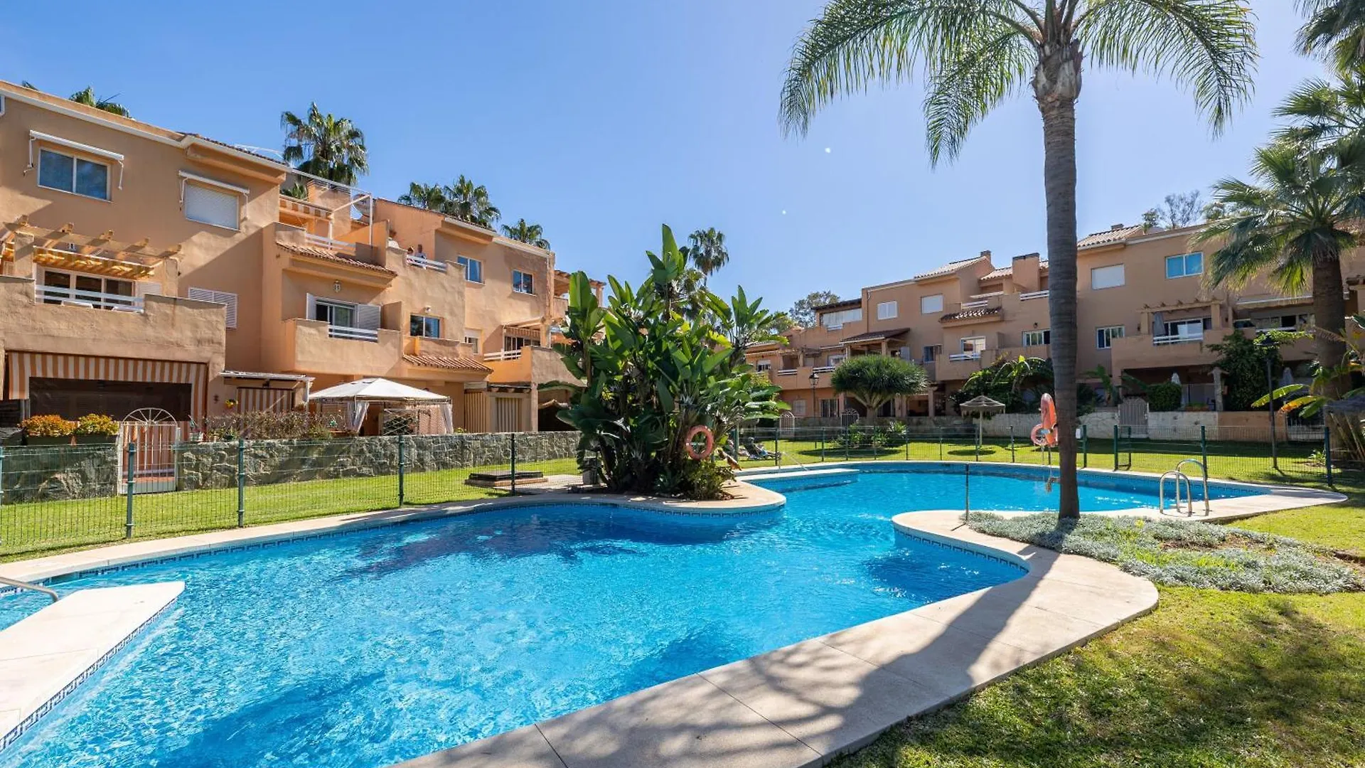Dunas Beach Garden, Marbella 3 Beds, 100 Mts From The Sea İspanya