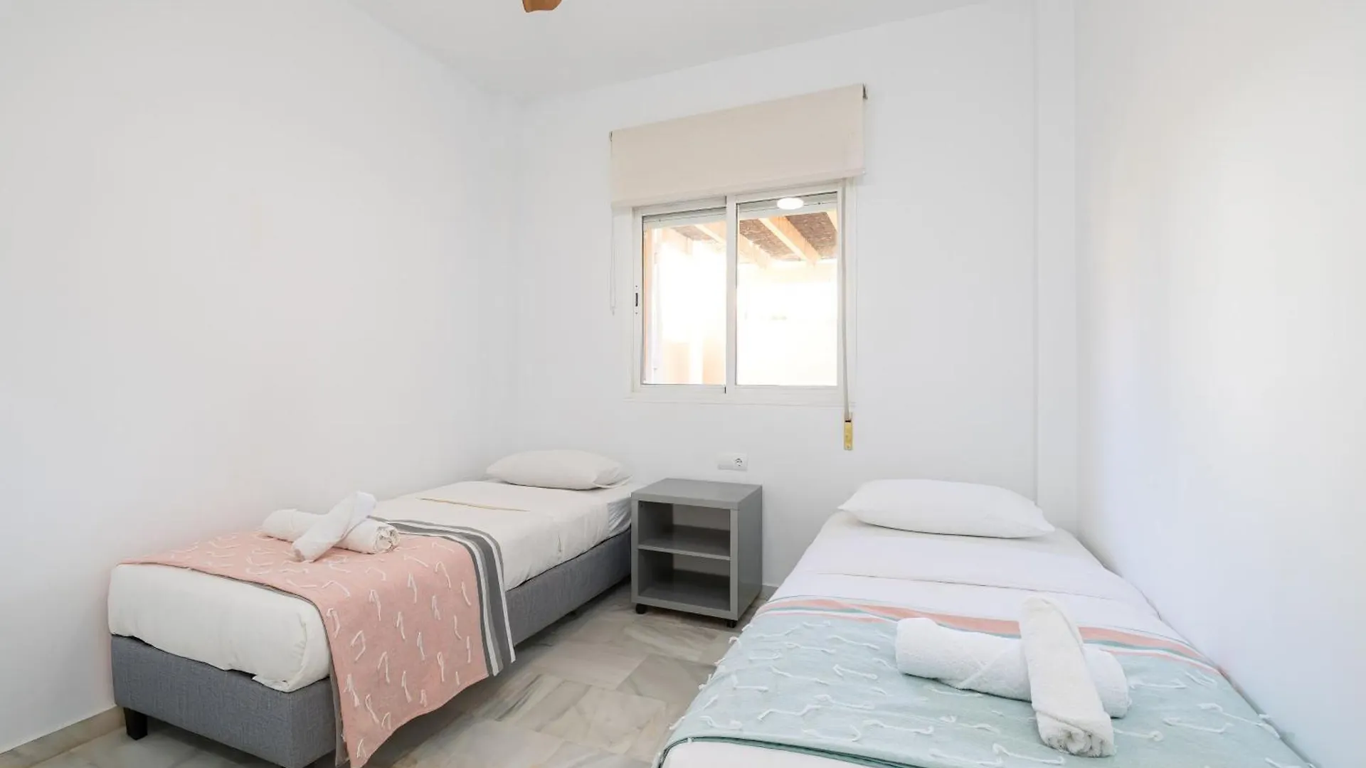 Dunas Beach Garden, Marbella 3 Beds, 100 Mts From The Sea 0*,  İspanya
